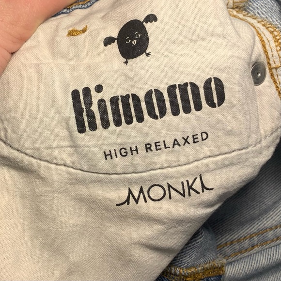 MONKI Kimomo High Relaxed Mom-Style Light Wash Jeans (Size 26) - Picture 8 of 12